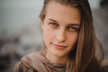Naklejka premium Outdoors portrait of beautiful young girl.