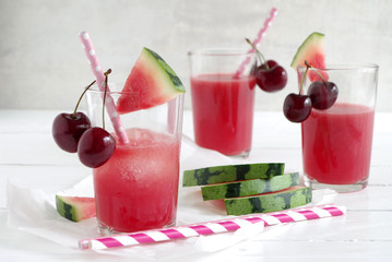 Wassermelonen-Kirsch-Smoothie