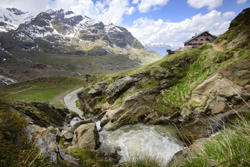 Fototapeta na wymiar Idyllic landscape in the Alps with traditional mountain lodge