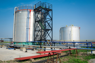 Obraz premium Gas tank in oil Processing Plant