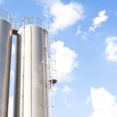 Industrial silos for refinery