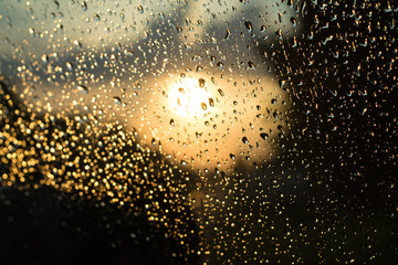 Мокрое стекло