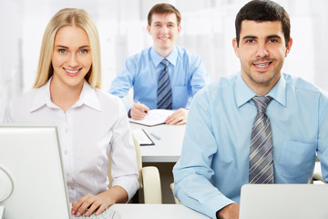 Obraz premium Business partners working at modern office