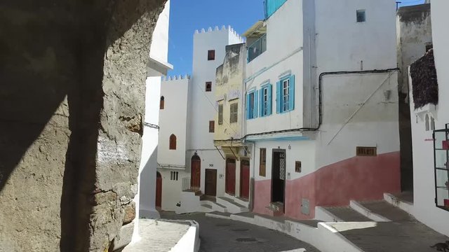 Tangeri, Marocco - Aprile 22, 2016: Citt&agrave; di Tangeri Marocco, vista delle vie e della citt&agrave; vecchia. Fortezza (Ultra High Definition, UltraHD, Ultra HD, UHD, 4K, 2160P, 3840x2160)