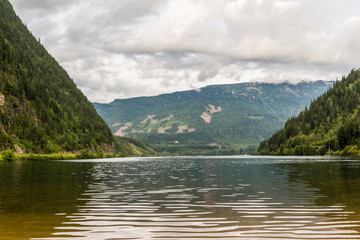 Fototapeta na wymiar Beautiful Three Valley Lake in the mountains
