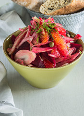Salad of oranges, capers, beets