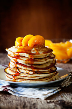 Pancakes With Peaches And Honey