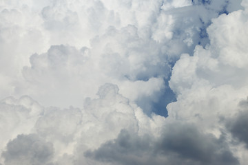 Naklejka premium Sky with clouds as background. Texture thundercloud at close range.