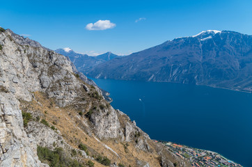 Fototapeta na wymiar Beautiful view on Lake Garda from the mountainside, Italy