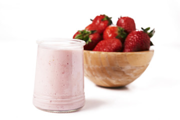 strawberry yoghurt and bowl od strawberies