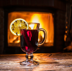 Hot mulled wine with orange slice, cloves and cinnamon stick.