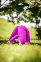 Fototapeta na wymiar girl doing asana in park Yoga.