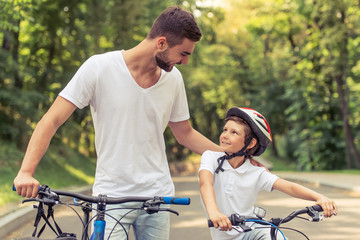 Obraz premium Dad and son cycling
