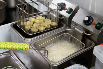  falafel frying in the fritter