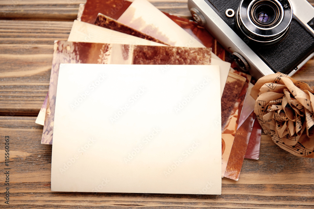 Poster Vintage photos with camera and decorative flower on wooden background