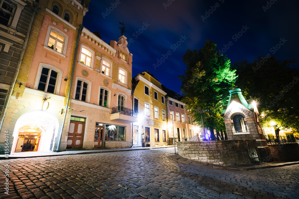 Wall mural Cobblestone street and medieval architecture at night, in the Ol