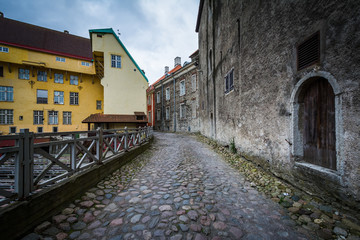 Cobblestone street and medieval architecture at night, in the Ol