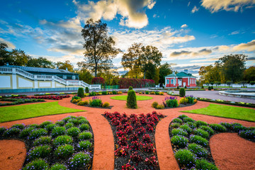Obraz premium Gardens outside Kadriorg Palace at sunset, at Kadrioru Park, in