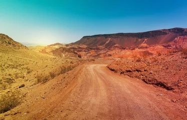 Zelfklevend Fotobehang De weg in de woestijn in de zomer, Zuid-Nevada, VS © photobyevgeniya