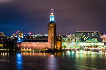 Fototapeta premium View of Stockholm City Hall at night, from Monteliusvägen, in S