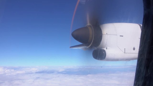 CLOSE UP: Small plane propeller spinning on airplane flight