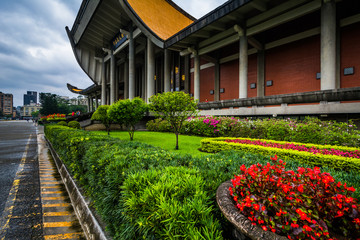 Gardens outside the National Sun Yat-sen Memorial Hall in the Xi