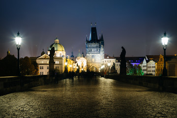 Fototapeta na wymiar The Charles Bridge at night, in Prague, Czech Republic.
