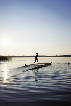 Sweden, Vastra Gotaland, Skagern, Children (6-7, 10-11) swimming in lake