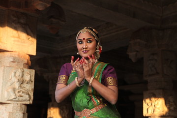 dancer showing the mudra of  flower