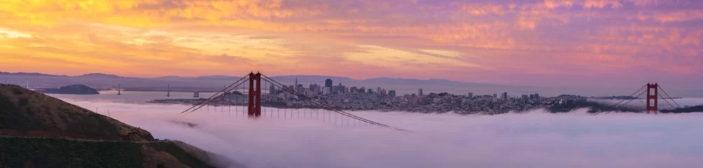 Fotobehang San Francisco Early morning low fog at Golden Gate Bridge
