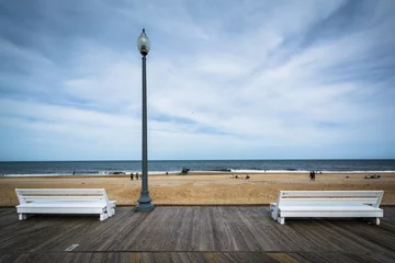 Fotobehang Afdaling naar het strand Banken op de promenade in Rehoboth Beach, Delaware.