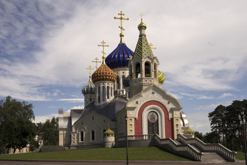 Fototapeta na wymiar Церковь (храм) Игоря Черниговского в Переделкино. Патриаршее подворье.