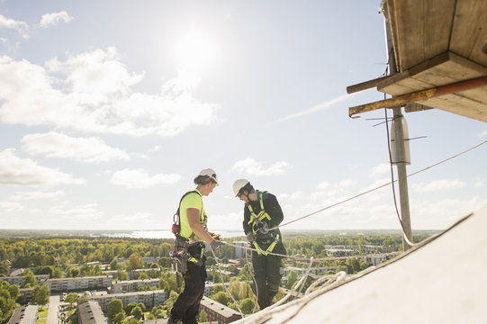 Sweden, Narke, Orebro, Construction workers on roof