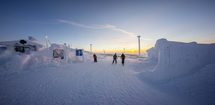 Finland, Lapland, Kittila, Levi, People on ski slope