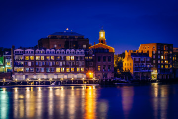 Fototapeta premium Buildings along the Piscataqua River at night, in Portsmouth, Ne