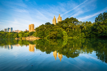 Fototapeta na wymiar Buildings reflecting in The Lake, at Central Park, in Manhattan,