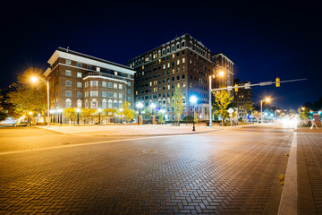 Fototapeta na wymiar Charles Street at night, in Charles Village, Baltimore, Maryland