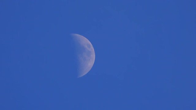 4K・昼間の月・タイムラプス_3-403