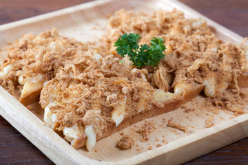 Bread topped with mayonnaise and pork floss has pastry put on to