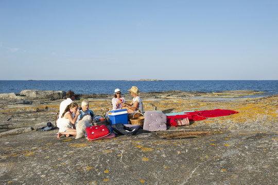 Sweden, Sodermanland, Stockholm Archipelago, Norsten, Scenic seascape with people picnicking