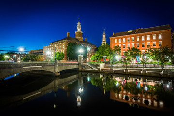 Fototapeta na wymiar Historic buildings and bridge over the Providence River at night
