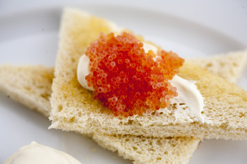 Svezia,cibo,tartina con uova di salmone.