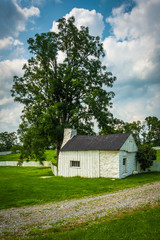 Obraz premium Historic farm buildings at Antietam National Battlefield, Maryla
