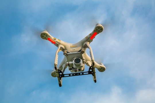 digital, unmanned quadrocopter