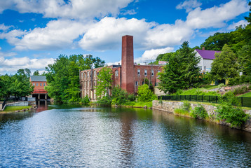 Obraz premium Old building along the Winnipesaukee River, in Laconia, New Hamp