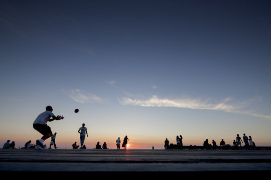 Sweden, Skane, Malmo, Vastra Hamnen, People on promenade
