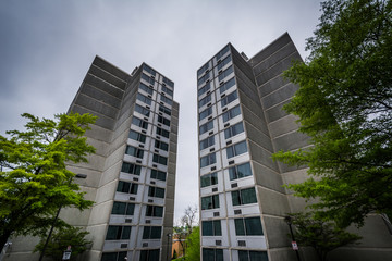 Fototapeta na wymiar Tall modern buildings at Towson University, in Towson, Maryland.