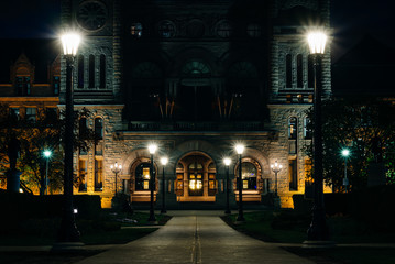 Fototapeta na wymiar The Legislative Assembly of Ontario at night, at Queen's Park, i