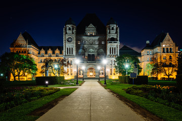 The Legislative Assembly of Ontario at night, at Queen's Park, i