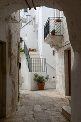 Fototapeta na wymiar Narrow alley of Cisternino in Puglia